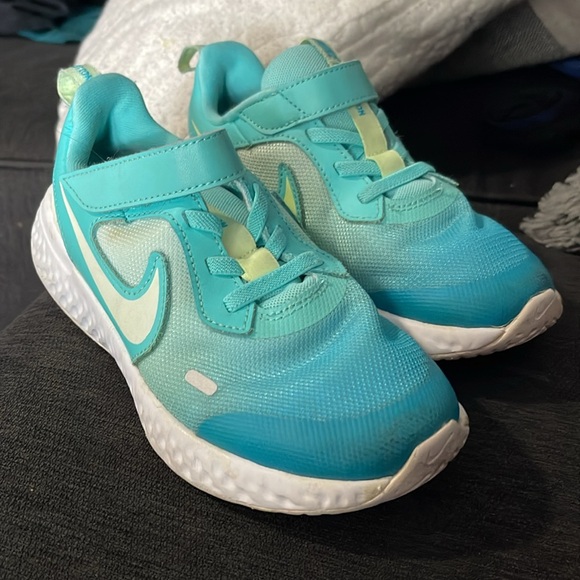 Girls Nikes EUC 13C - Picture 6 of 8